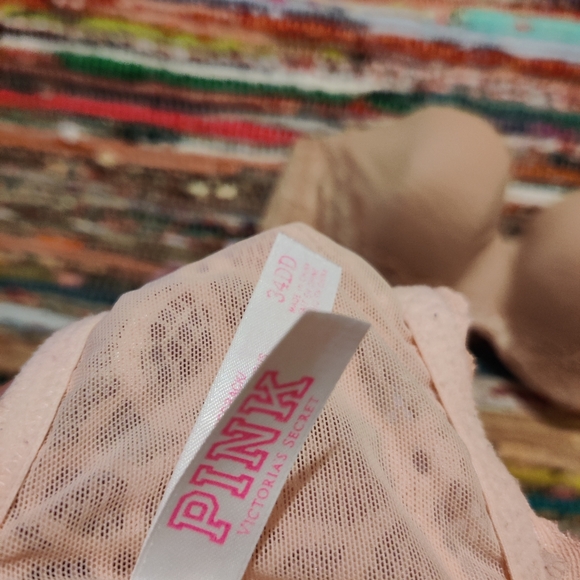 3 Victoria secret bras - Picture 4 of 4